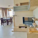 In Complex Atia Апартамент *