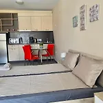 In Complex Atia Апартамент *