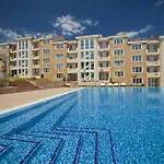 In Complex Atia Апартамент *