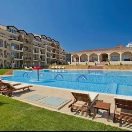 In Complex Atia צ'רנומורץ