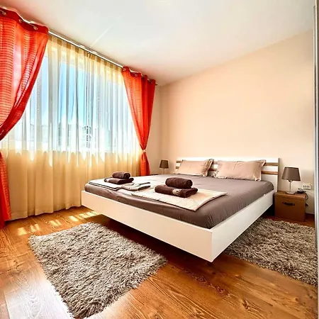 In Complex Atia * צ'רנומורץ