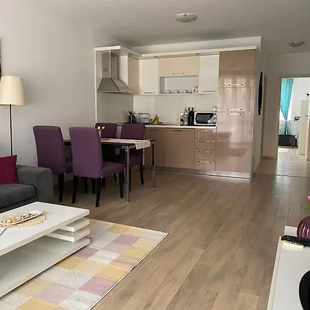 In Complex Atia דירה