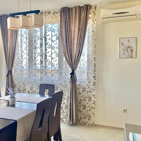Apartment In Complex Atia