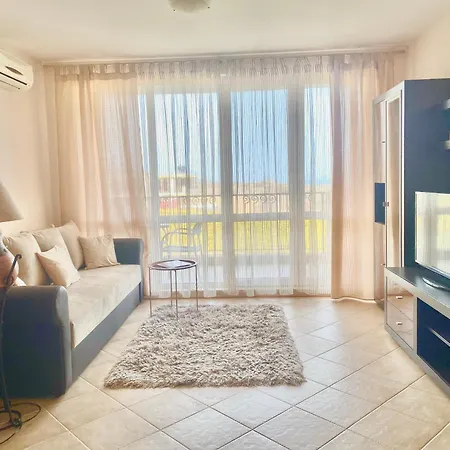 In Complex Atia צ'רנומורץ