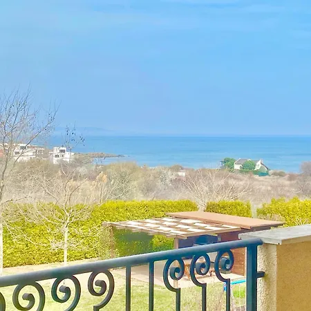 In Complex Atia * צ'רנומורץ