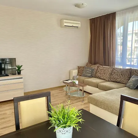 In Complex Atia צ'רנומורץ