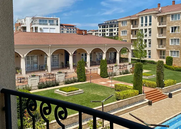 In Complex Atia Апартамент *